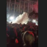 Άγρια επίθεση των ΜΑΤ με χημικά στη συναυλία του Θ. Παπακωνσταντίνου στο ΑΠΘ [ΒΙΝΤΕΟ]