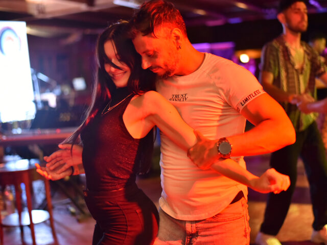 Danzaloon: Salsa και Bachata σε ένα ράντσο στο Σοφικό