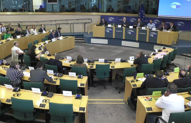 Σκάνδαλο υποκλοπών: Σε ζωντανή μετάδοση καταθέτουν Κουκάκης-Μαλιχούδης στην Ευρωβουλή για το Predator