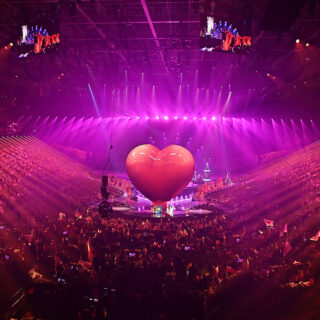 Eurovision: Η ΕΡΤ διαψεύδει ότι προσέγγισε γιαγιάδες από την Κρήτη για την εκπροσώπηση