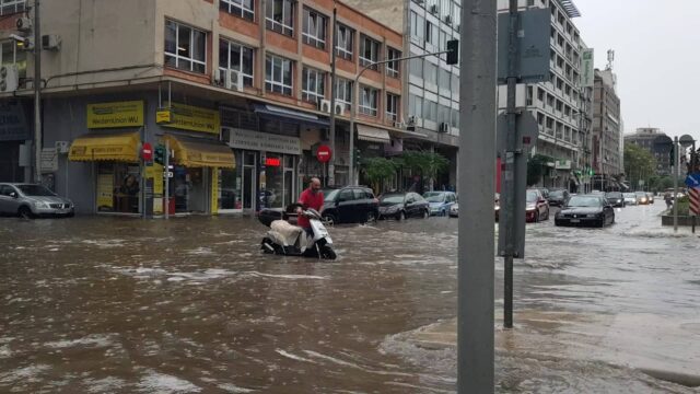 «Άνοιξαν οι ουρανοί» στην Θεσσαλονίκη [EIKONEΣ]