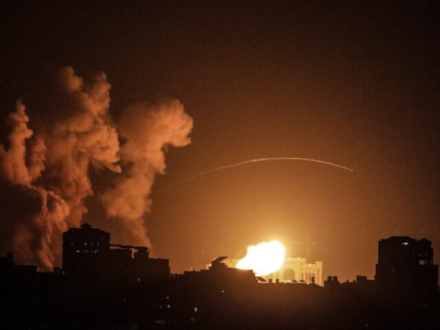 Χτυπήθηκε πλοίο από πύραυλο στα ανοιχτά της Υεμένης