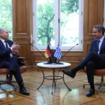 Συνάντηση Μητσοτάκη – Σολτς στο Μέγαρο Μαξίμου [LIVE]