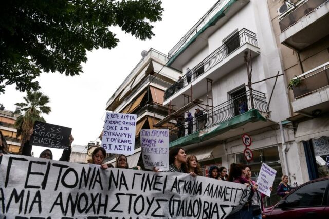 Καταγγελία από διαδηλώτριες για σεξιστικά σχόλια από άνδρες των ΜΑΤ