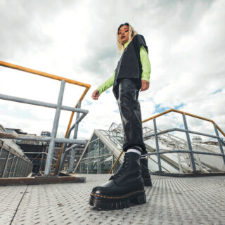 Όταν η κληρονομιά συναντά την καινοτομία: Η νέα πανύψηλη platform σόλα της Dr. Martens, ήρθε για να μας αναστατώσει