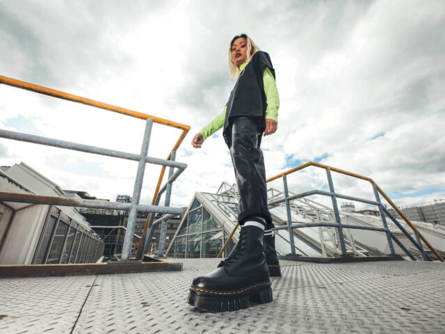 Όταν η κληρονομιά συναντά την καινοτομία: Η νέα πανύψηλη platform σόλα της Dr. Martens, ήρθε για να μας αναστατώσει