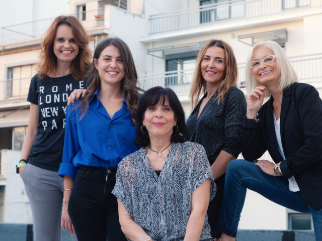 «Να κοιτάζουν τις ουλές τους και να παίρνουν δύναμη» – Πέντε γυναίκες μοιράζονται το βίωμα τους