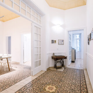 Οι cadu architects ανακαίνισαν ένα «πατρικό» στο Κουκάκι