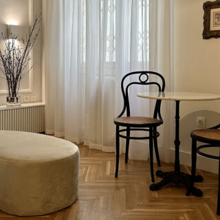 Κλασικά στοιχεία και εργονομικός σχεδιασμός, σε 45 τ.μ. στο Κολωνάκι