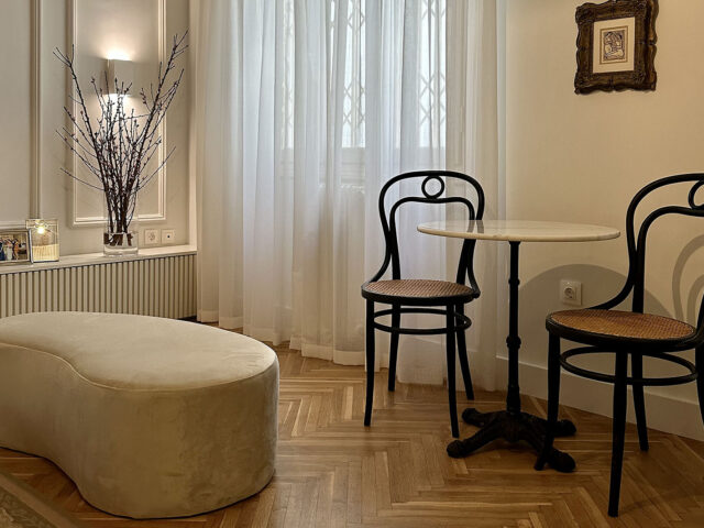 Κλασικά στοιχεία και εργονομικός σχεδιασμός, σε 45 τ.μ. στο Κολωνάκι