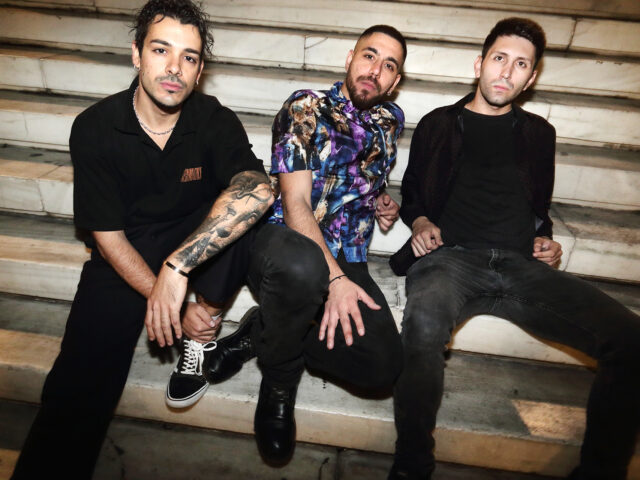 Οι Mavile γεμίζουν με μουσικές τους δρόμους της πόλης