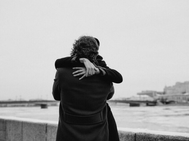 Μαζί με τον χειμώνα έρχεται και το winter coating, η νέα (τοξική) τάση στις σχέσεις