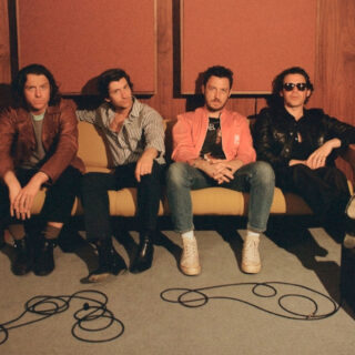 Το ‘The Car’ των Arctic Monkeys είναι ένα επικό κινηματογραφικό ταξίδι