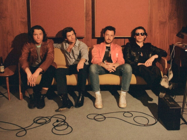 Το ‘The Car’ των Arctic Monkeys είναι ένα επικό κινηματογραφικό ταξίδι