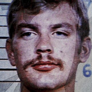 “Monster: The Jeffrey Dahmer Story”: Μην πέσεις στην παγίδα να συμπονέσεις έναν ακόμη serial killer