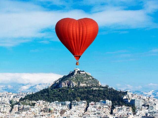 Τελικά φλερτάρει η Αθήνα;