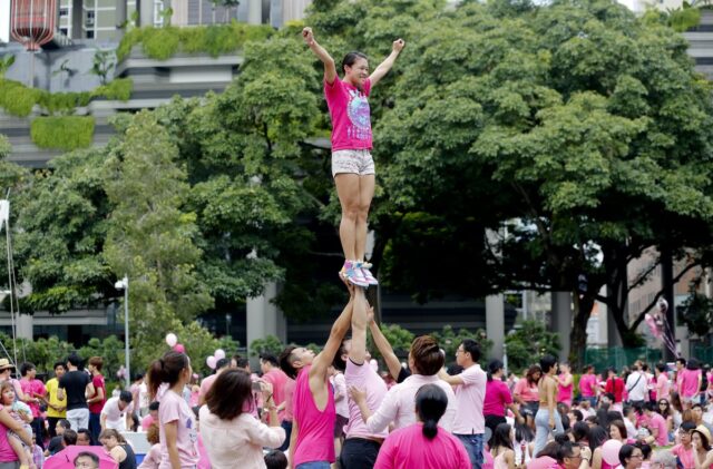 Το κοινοβούλιο της Σιγκαπούρης αποποινικοποίησε την ομοφυλοφιλία