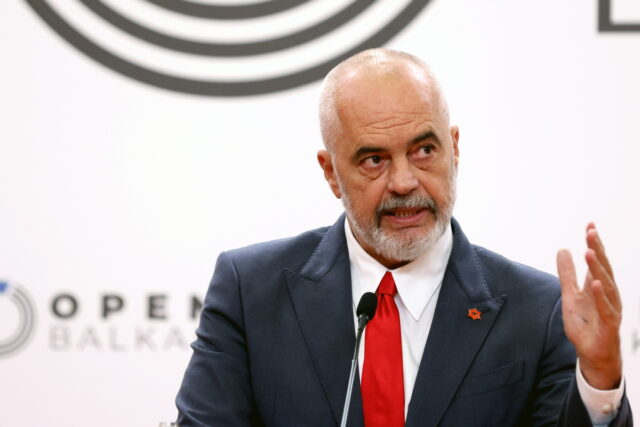 Πυρά από τον Αλβανό πρωθυπουργό κατά της Μ. Βρετανίας για την αντιμεταναστευτική της πολιτική