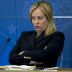 «Ηλίθια η στάση της ΕΕ για το μεταναστευτικό της Ιταλίας» είπε η Τζόρτζια Μελόνι σε Ρώσους φαρσέρ