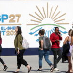 COP27: Ο Μακρόν καλεί τις ΗΠΑ και την Κίνα να καταβάλουν το μερίδιό τους