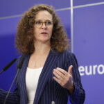 Υποκλοπές: Ψηφίστηκε το πόρισμα-κόλαφος της επιτροπης Pega – Τι ζητά από την Ελλάδα