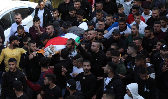 Ένας Παλαιστίνιος μαθητής λυκείου σκοτώθηκε στη διάρκεια επιδρομής του ισραηλινού στρατού στη Δυτική Όχθη