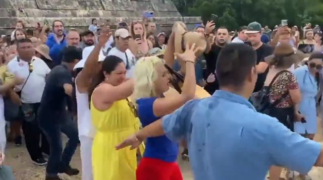Μεξικό: Λιντσάρισμα σε τουρίστρια επειδή ανέβηκε σε πυραμίδα της Τσιτσέν Ιτζά [ΒΙΝΤΕΟ]