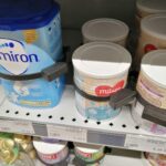 Σούπερ μάρκετ βάζουν αντικλεπτικά σε βρεφικές τροφές