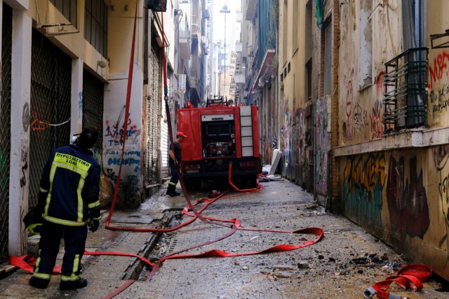 Έσβησε η πυρκαγιά στο εγκαταλελειμμένο κτήριο στα Εξάρχεια