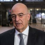 Δένδιας: Απεγκλωβίστηκαν 60 Ελληνες και Κύπριοι από την Βηρυτό