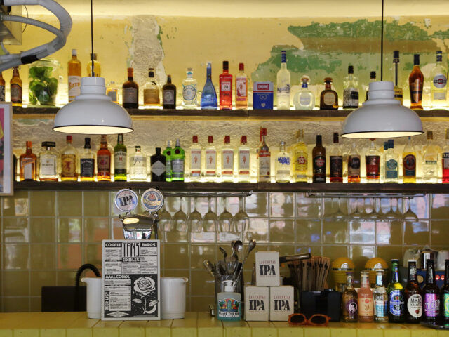 Στον Teefona θα πιεις κλασικά κοκτέιλ με urban επίγευση