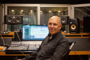 Κώστα Καλημέρη, πώς είναι να δουλεύεις στο στούντιο με τη Bjork και τον Justin Bieber;