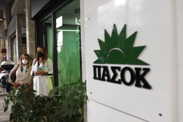 Κολωνός: Το ΠΑΣΟΚ διέγραψε μέλος του που είχε συνομιλήσει με τη 12χρονη