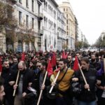Μαζική η πορεία για τα 49 χρόνια από την εξέγερση του Πολυτεχνείου