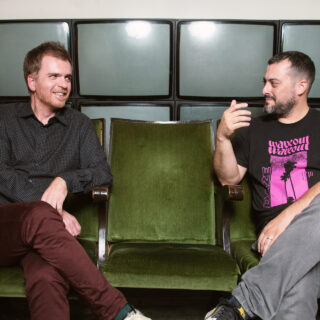 Ο Pan Pan και το Παιδί Τραύμα κάνουν την Αθήνα μια ακαταλαβίστικη «Ανισόπεδη Ντίσκο»