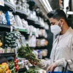 Eργαζόμενοι στα σούπερ μάρκετ για «Καλάθι του Νοικοκυριού»: «Επικοινωνιακό τρικ της Κυβέρνησης που δεν ανακουφίζει τον καταναλωτή»