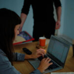 Παγκόσμια ημέρα εξάλειψης της βίας κατά των γυναικών: Καμία Μόνη