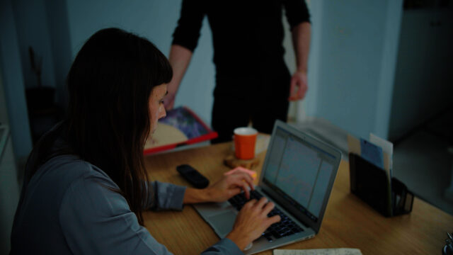 Παγκόσμια ημέρα εξάλειψης της βίας κατά των γυναικών: Καμία Μόνη