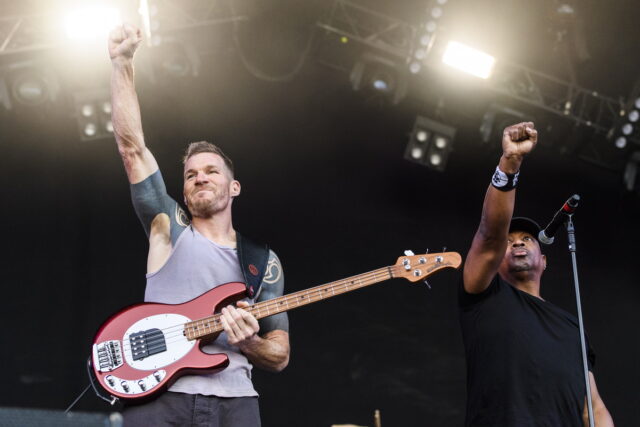 Ο μπασίστας των Rage Against the Machine, Τιμ Κόμερφορντ, πάσχει από καρκίνο