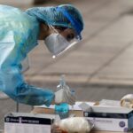 Πέντε χρόνια μετά την εμφάνισή της, η covid άλλαξε τον κόσμο