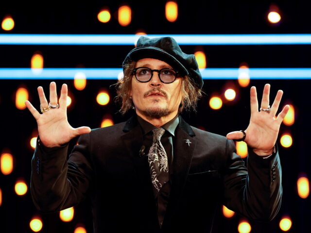 Ο Τζόνι Ντεπ εμφανίστηκε ως Τζακ Σπάροου σε βίντεο για το Make-A-Wish [ΒΙΝΤΕΟ]