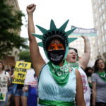 ΗΠΑ: Μετά την ακύρωση της απόφασης στην υπόθεση «Ρόου εναντίον Ουέιντ» το σκηνικό των αμβλώσεων στη χώρα έχει αλλάξει ριζικά