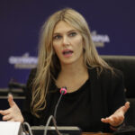 Η Εύα Καϊλή δηλώνει άγνοια για τις διασυνδέσεις του συντρόφου της στο Κατάρ