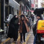 Ιράν: Ακόμη και αν επιβεβαιωθεί η κατάργηση της αστυνομίας ηθών, δεν αίρεται ο ενδυματολογικός κώδικας των γυναικών