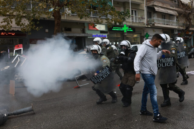 Δίωξη για απόπειρα ανθρωποκτονίας στον αστυνομικό που πυροβόλησε τον 16χρονο στο κεφάλι [BINTEO]
