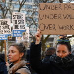 Τετραήμερη απεργία ξεκινούν στην Βρετανία οι ειδικευόμενοι γιατροί του NHS