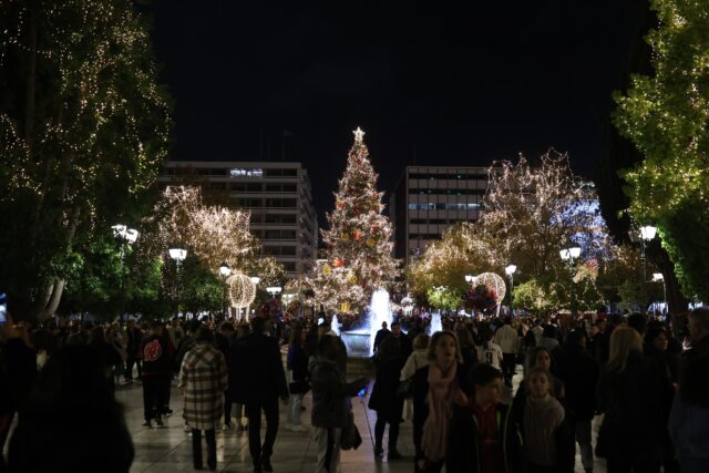 Άγρια συμπλοκή ανάμεσα σε τρεις έφηβες στο Σύνταγμα – 16χρονη στο νοσοκομείο με τραύμα από μαχαίρι