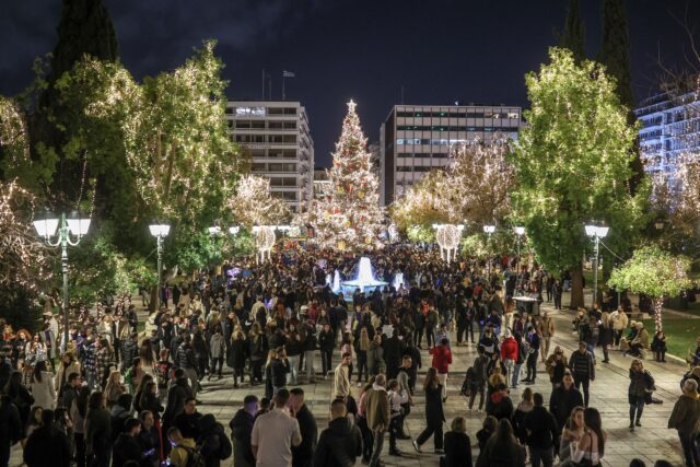 Εορταστικό ωράριο: Πώς θα λειτουργήσουν τα μαγαζιά έως την Πρωτοχρονιά