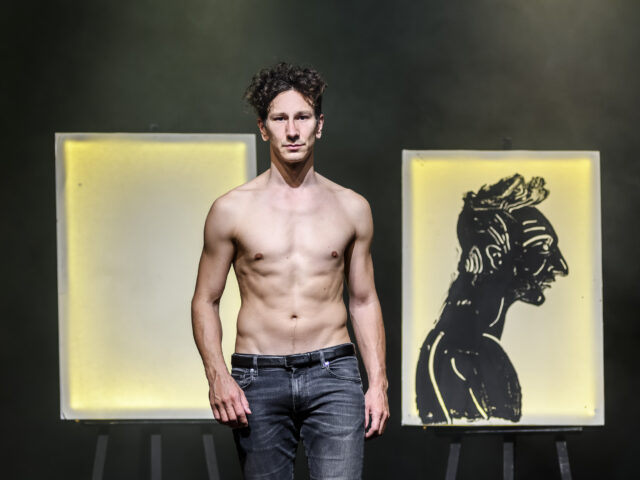 Επτά θεατρικές παραστάσεις από πέρσι για να γιορτάσεις φέτος