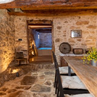 Στον Μυλοπόταμο στην Κρήτη, σε μία πετρόκτιστη κατοικία του 1931 που απέκτησε νέα πνοή